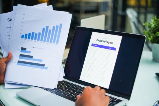 Informação pública sobre empresas: por que pesquisar por conta própria sai mais caro do que parece
