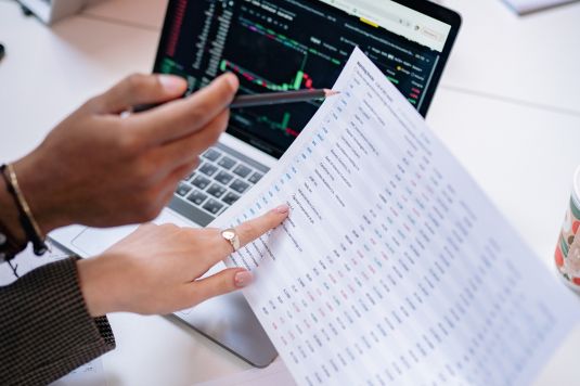 Dados empresariais: como analisar uma empresa antes de fazer negócios